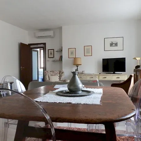 Emilei Hotel