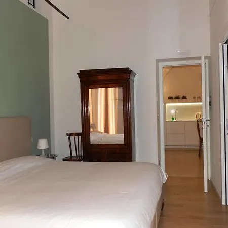 Emilei Hotel *